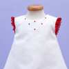 rochita botez ivoire cu danteluta macrame rosie si perlute la baza gatului